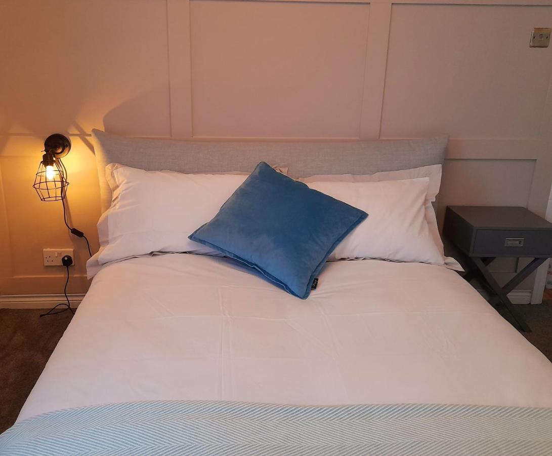 Stunning 3 Bed Seafront Mansion Building Sleeps 6 Adults Or 8 With Kids Apartment Portrush Exterior photo